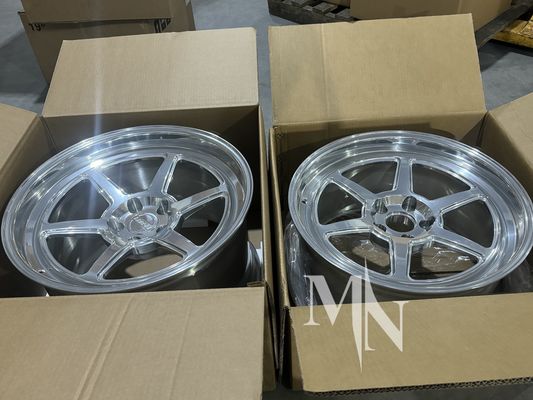 ล้อ Forge Auto ขนาด 5x114.3 สำหรับ Nissan 350Z 370Z ขัดเงาสีเงิน