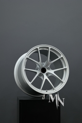 วงล้อ BBS RI D ที่ปลอมแต่งสําหรับ BMW F10 M5 สารสกัดการแข่งขัน OEM