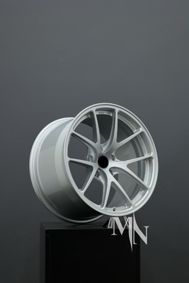 วงล้อ BBS RI D ที่ปลอมแต่งสําหรับ BMW F10 M5 สารสกัดการแข่งขัน OEM